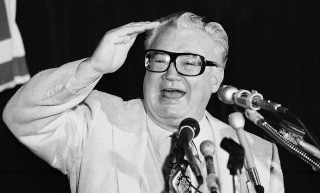Illustration for article titled When Harry Caray Was A Rebel With A Microphone
